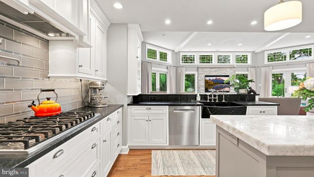 1 COUNTRY CLUB LN, Doylestown, PA 18901