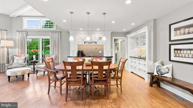 1 COUNTRY CLUB LN, Doylestown, PA 18901