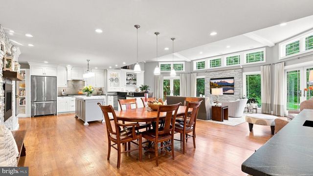 1 COUNTRY CLUB LN, Doylestown, PA 18901