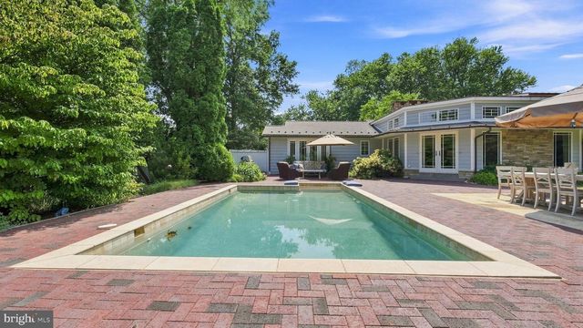 1 COUNTRY CLUB LN, Doylestown, PA 18901