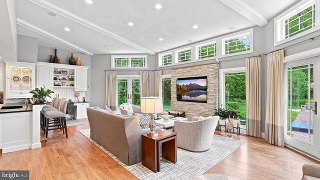 1 COUNTRY CLUB LN, Doylestown, PA 18901