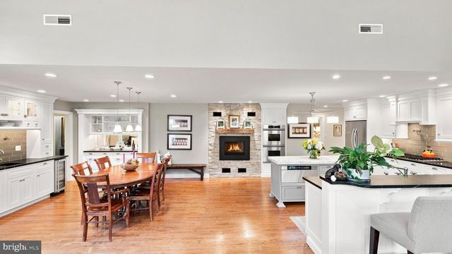 1 COUNTRY CLUB LN, Doylestown, PA 18901