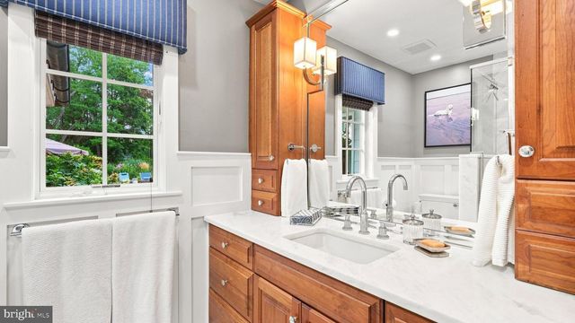 1 COUNTRY CLUB LN, Doylestown, PA 18901