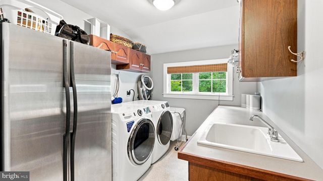 1 COUNTRY CLUB LN, Doylestown, PA 18901