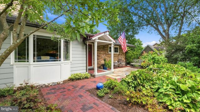 1 COUNTRY CLUB LN, Doylestown, PA 18901