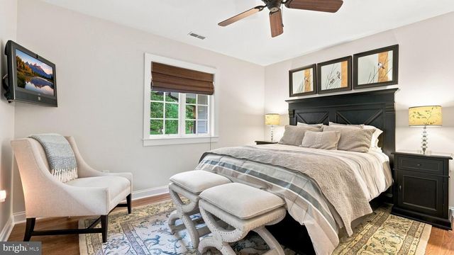 1 COUNTRY CLUB LN, Doylestown, PA 18901