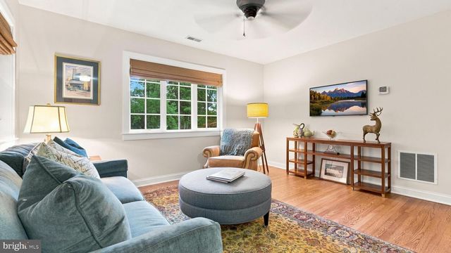 1 COUNTRY CLUB LN, Doylestown, PA 18901