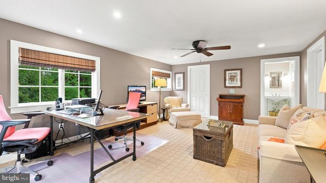 1 COUNTRY CLUB LN, Doylestown, PA 18901