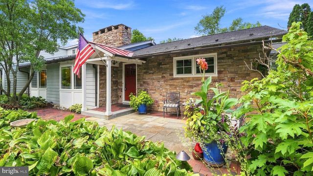 1 COUNTRY CLUB LN, Doylestown, PA 18901