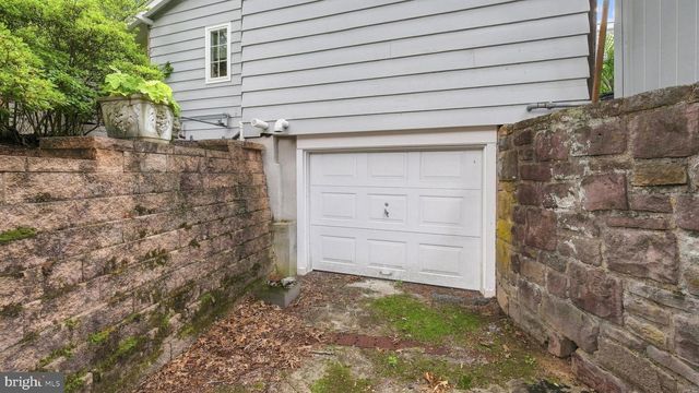 1 COUNTRY CLUB LN, Doylestown, PA 18901