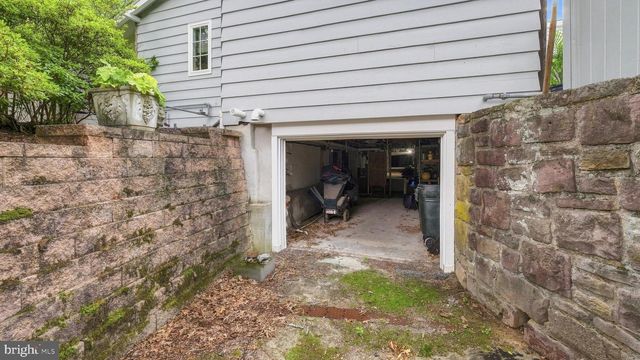 1 COUNTRY CLUB LN, Doylestown, PA 18901