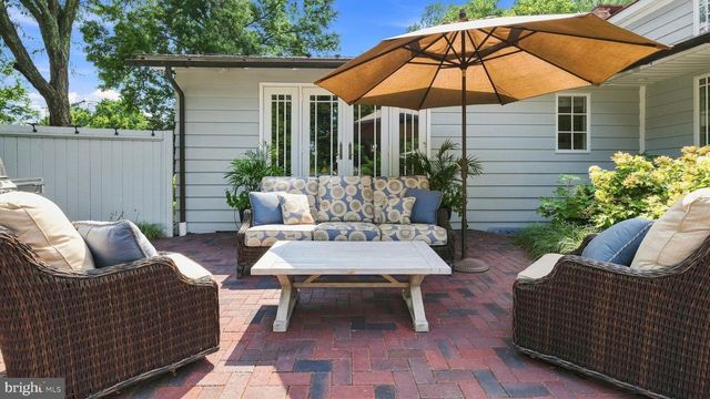 1 COUNTRY CLUB LN, Doylestown, PA 18901
