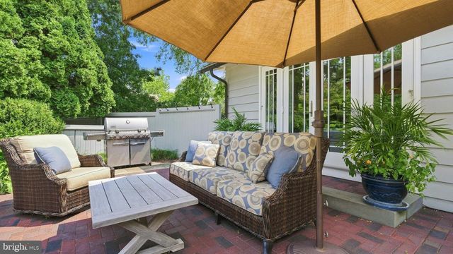 1 COUNTRY CLUB LN, Doylestown, PA 18901