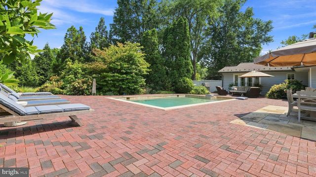 1 COUNTRY CLUB LN, Doylestown, PA 18901