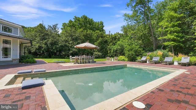 1 COUNTRY CLUB LN, Doylestown, PA 18901