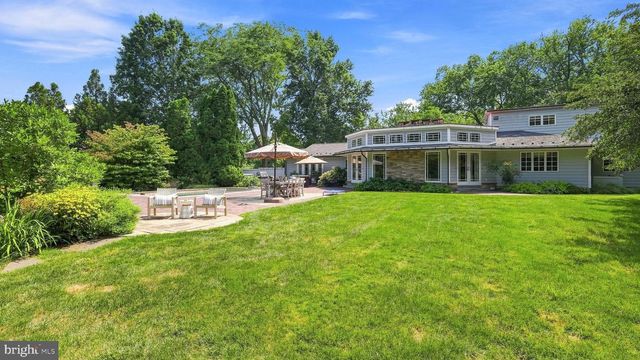 1 COUNTRY CLUB LN, Doylestown, PA 18901
