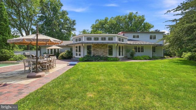 1 COUNTRY CLUB LN, Doylestown, PA 18901