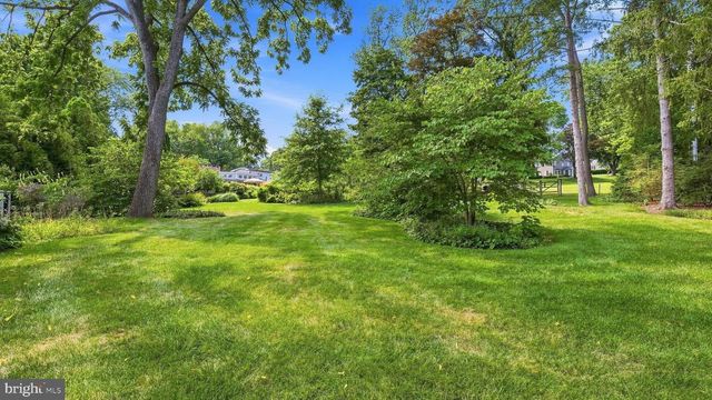 1 COUNTRY CLUB LN, Doylestown, PA 18901