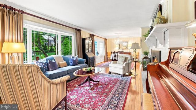 1 COUNTRY CLUB LN, Doylestown, PA 18901