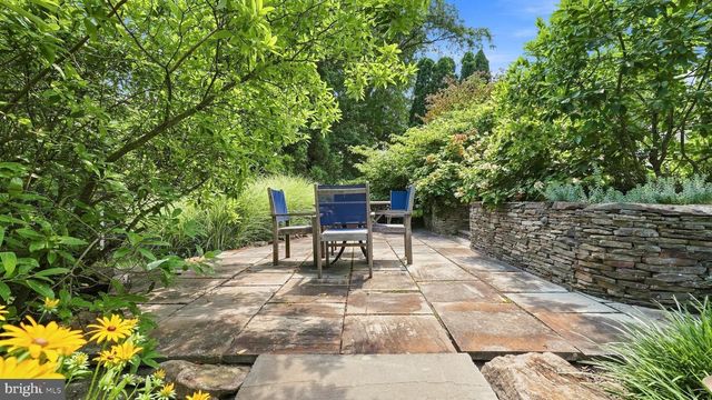 1 COUNTRY CLUB LN, Doylestown, PA 18901