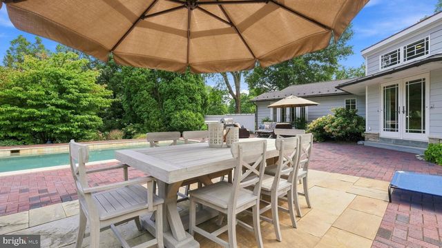 1 COUNTRY CLUB LN, Doylestown, PA 18901