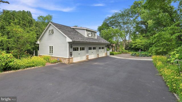 1 COUNTRY CLUB LN, Doylestown, PA 18901