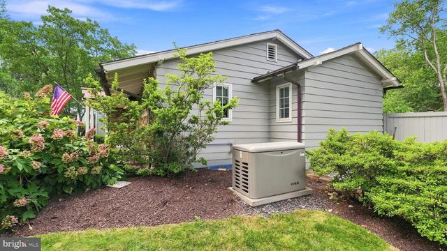1 COUNTRY CLUB LN, Doylestown, PA 18901