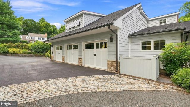 1 COUNTRY CLUB LN, Doylestown, PA 18901