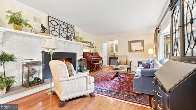 1 COUNTRY CLUB LN, Doylestown, PA 18901