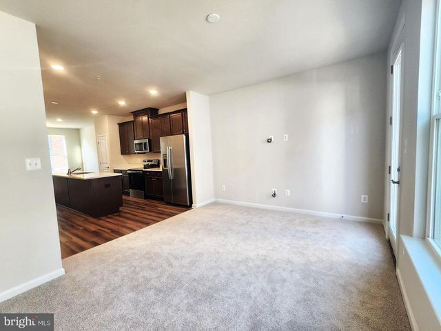 5929 NORTHWEST DR, Hyattsville, MD 20782