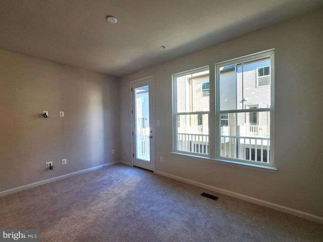 5929 NORTHWEST DR, Hyattsville, MD 20782