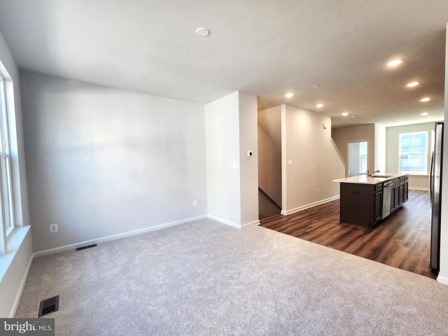 5929 NORTHWEST DR, Hyattsville, MD 20782