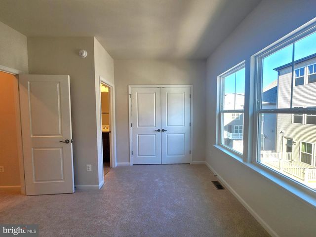 5929 NORTHWEST DR, Hyattsville, MD 20782