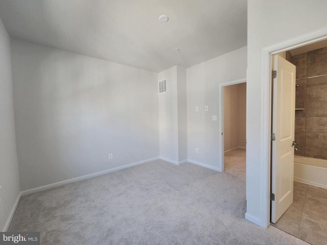 5929 NORTHWEST DR, Hyattsville, MD 20782