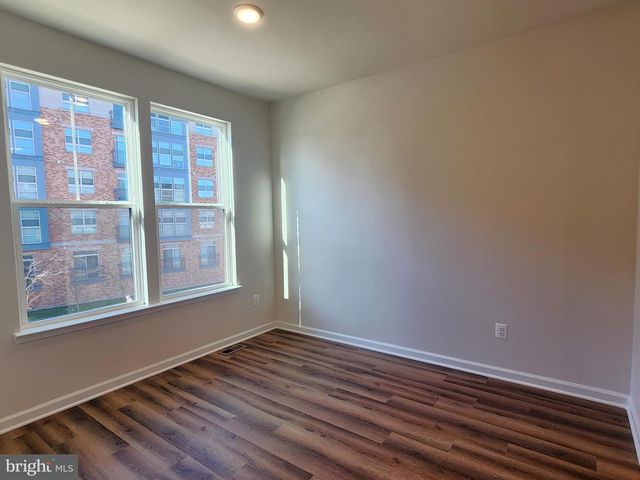 5929 NORTHWEST DR, Hyattsville, MD 20782