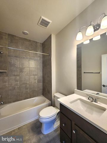 5929 NORTHWEST DR, Hyattsville, MD 20782