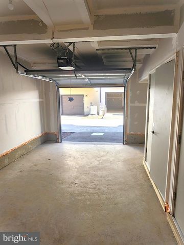 5929 NORTHWEST DR, Hyattsville, MD 20782