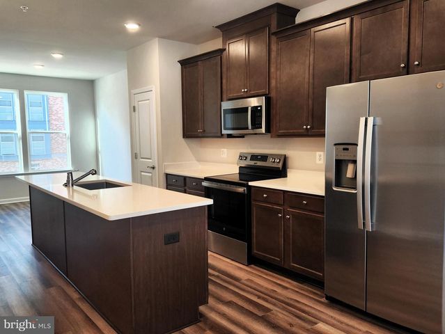 5929 NORTHWEST DR, Hyattsville, MD 20782