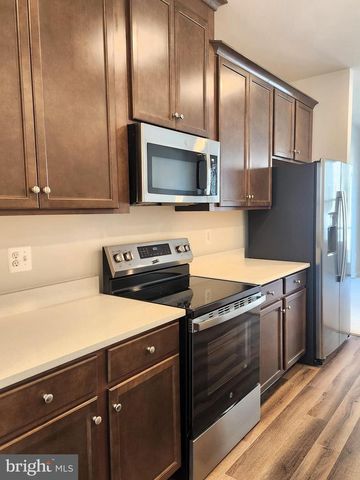 5929 NORTHWEST DR, Hyattsville, MD 20782