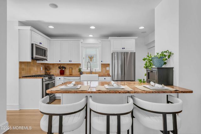 81 Pinckney Road, Red Bank, NJ 07701