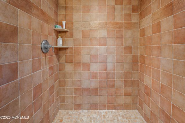 81 Pinckney Road, Red Bank, NJ 07701