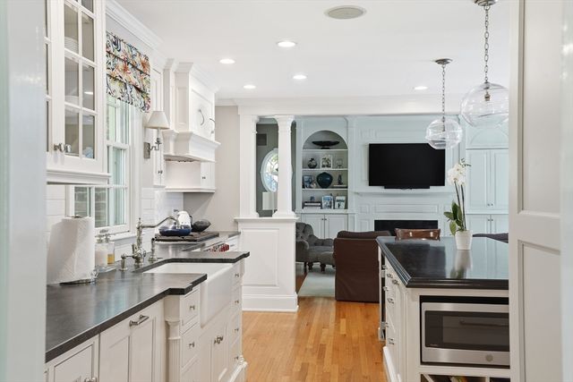 80 Hollingsworth Ave, Braintree, MA 02184