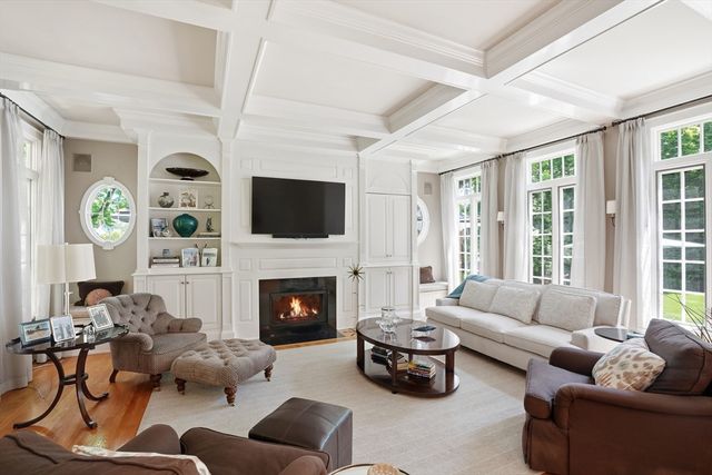80 Hollingsworth Ave, Braintree, MA 02184