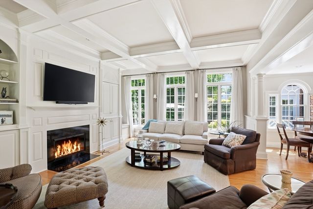 80 Hollingsworth Ave, Braintree, MA 02184