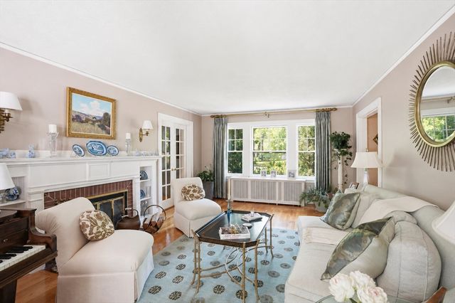 80 Hollingsworth Ave, Braintree, MA 02184