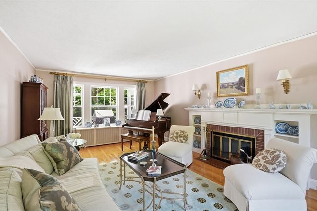 80 Hollingsworth Ave, Braintree, MA 02184
