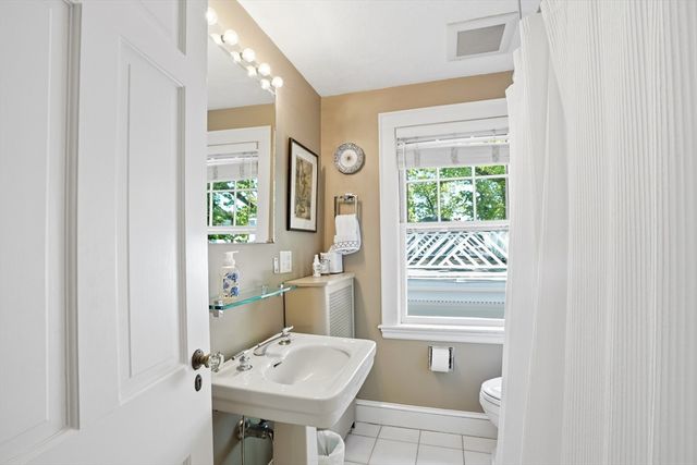 80 Hollingsworth Ave, Braintree, MA 02184