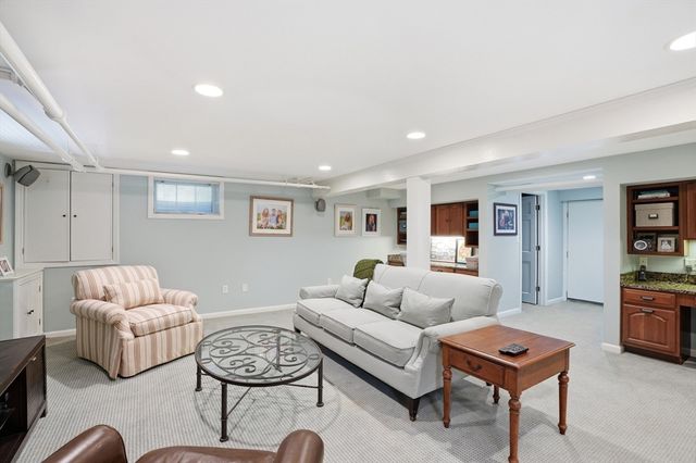 80 Hollingsworth Ave, Braintree, MA 02184