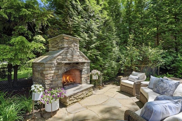 80 Hollingsworth Ave, Braintree, MA 02184