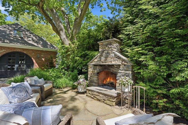 80 Hollingsworth Ave, Braintree, MA 02184
